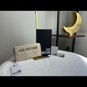 NWT Love Moschino Zip Around Wallet w/ Box Signature Stud Logo Ivory Designer